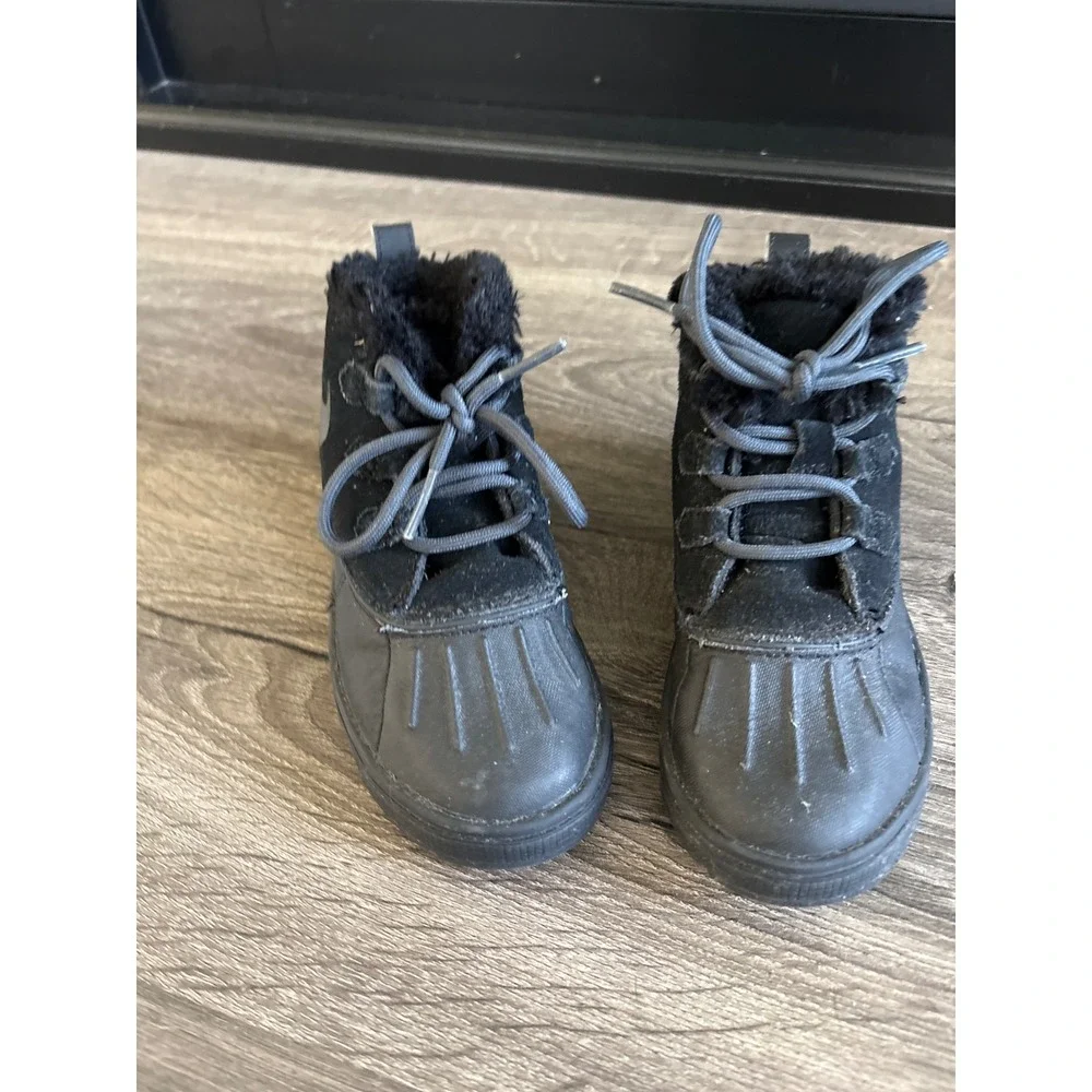 Nike ACG Woodside 2 High Kids Boots Black Faux Fur Lined 524877-001 Size 10C